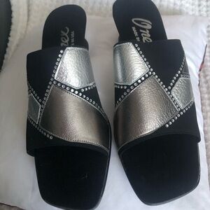 Onex Black and Silver Embellished Sandals (new in box size 8)
